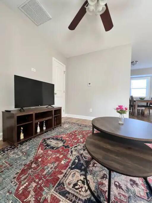 Modern 2-Story Apt W/ High Speed Wi-Fi & Patio! Charlotte Exterior foto